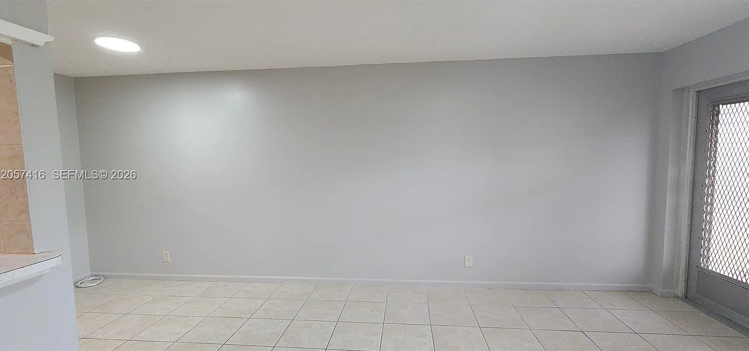 Canterbury Condos — Photo 3
