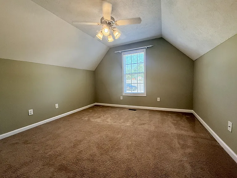 42 Mayflower Ct — Photo 21
