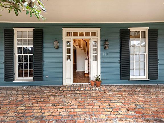 3rd image of 220 Garden Rd