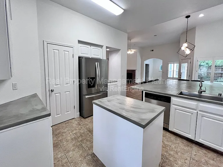 1030 E Royal Dornoch Ave — Photo 17