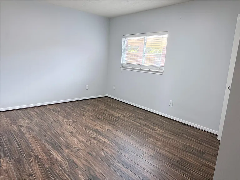 11308 Madison Ct — Photo 15