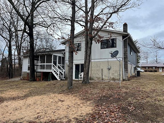 3rd image of 23 Hickory St
