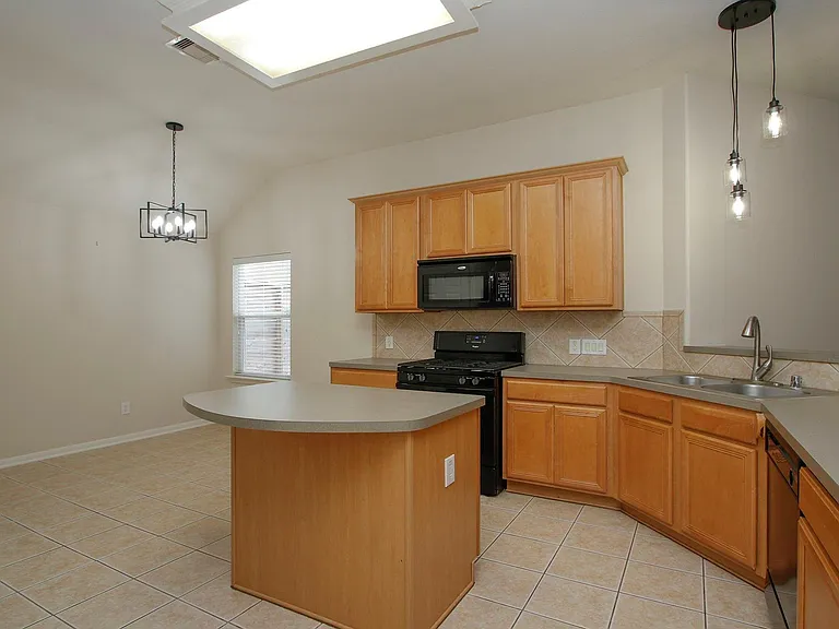 15938 Cottage Ivy Cir — Photo 12