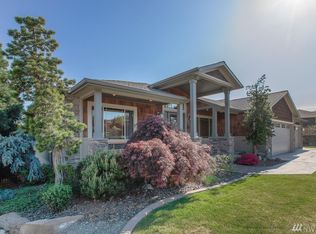 925 Golden Crest Dr, Wenatchee, WA 98801