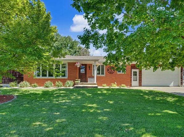 107 3rd Ave SE, Farley, IA 52046