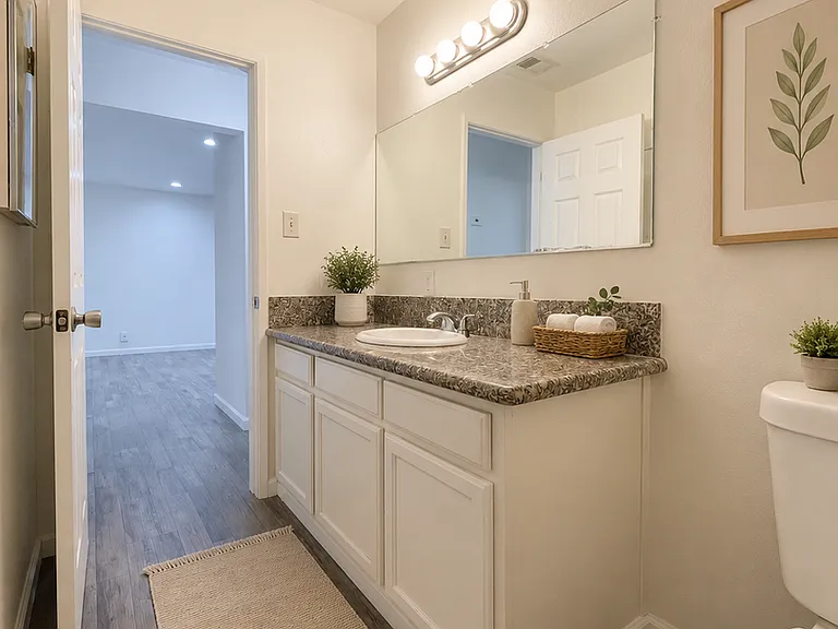 4854 E University Ave — Photo 9