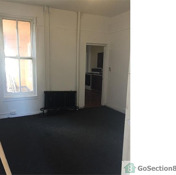 2nd image of 926 Buttonwood St APT 2