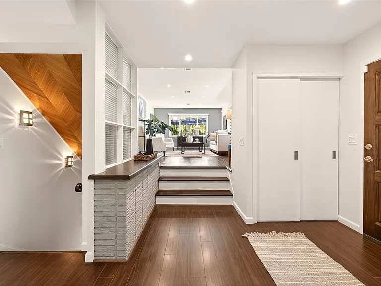 330 Kilbourn Rd — Photo 5