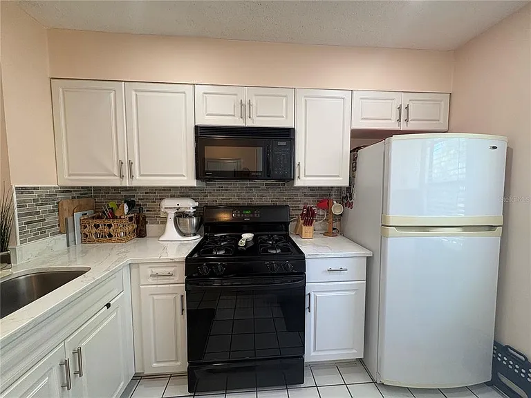 1606 Flint Dr W — Photo 5