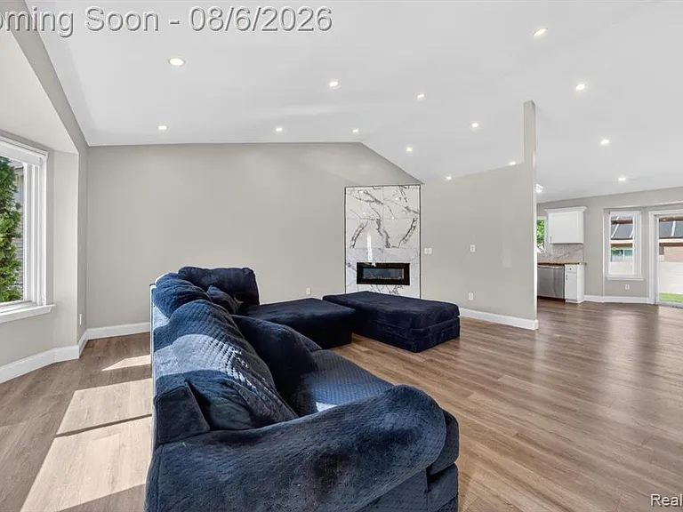 45925 Ashwood Ln — Photo 3