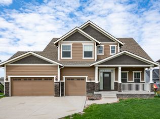 16541 Maple St, Clive, IA 50325