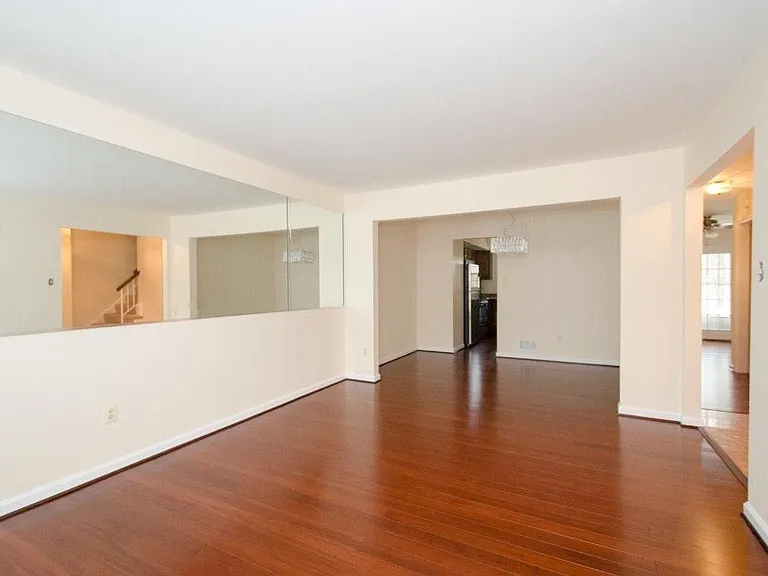 10336 Hampshire Green Ave — Photo 2