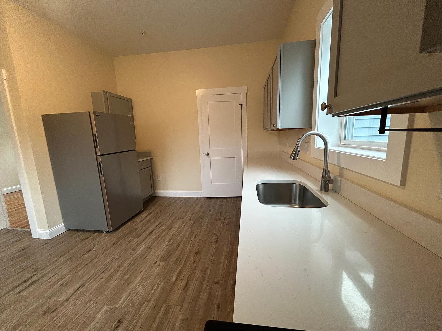 3 bed, 1000 sqft, $2,900 — Photo 3