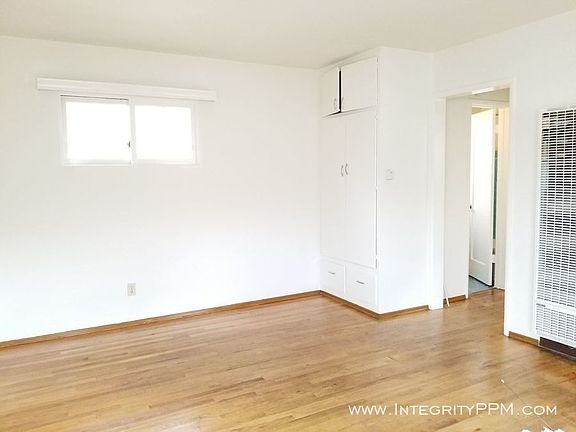 4th image of 4755 1/2 Terrace Dr