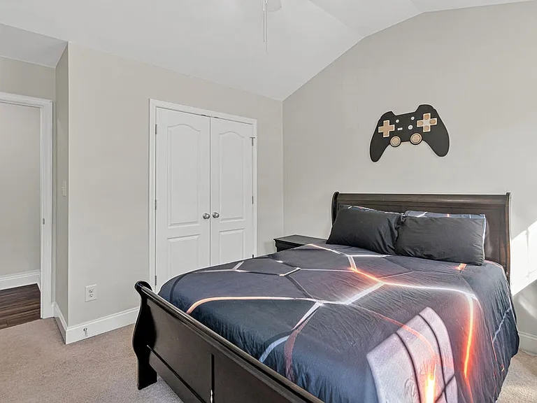 218 Maidstone Dr — Photo 34
