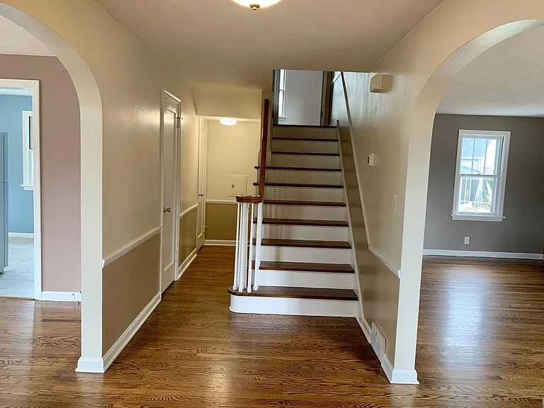 235 Everhard Rd SW — Photo 5