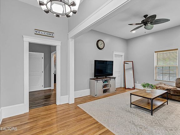 3rd image of 429 Hiawassee Ave