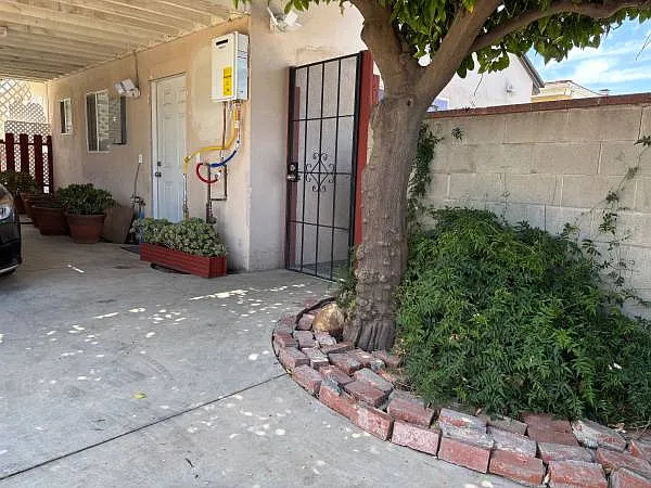 Calvin Ave, Reseda — Photo 3