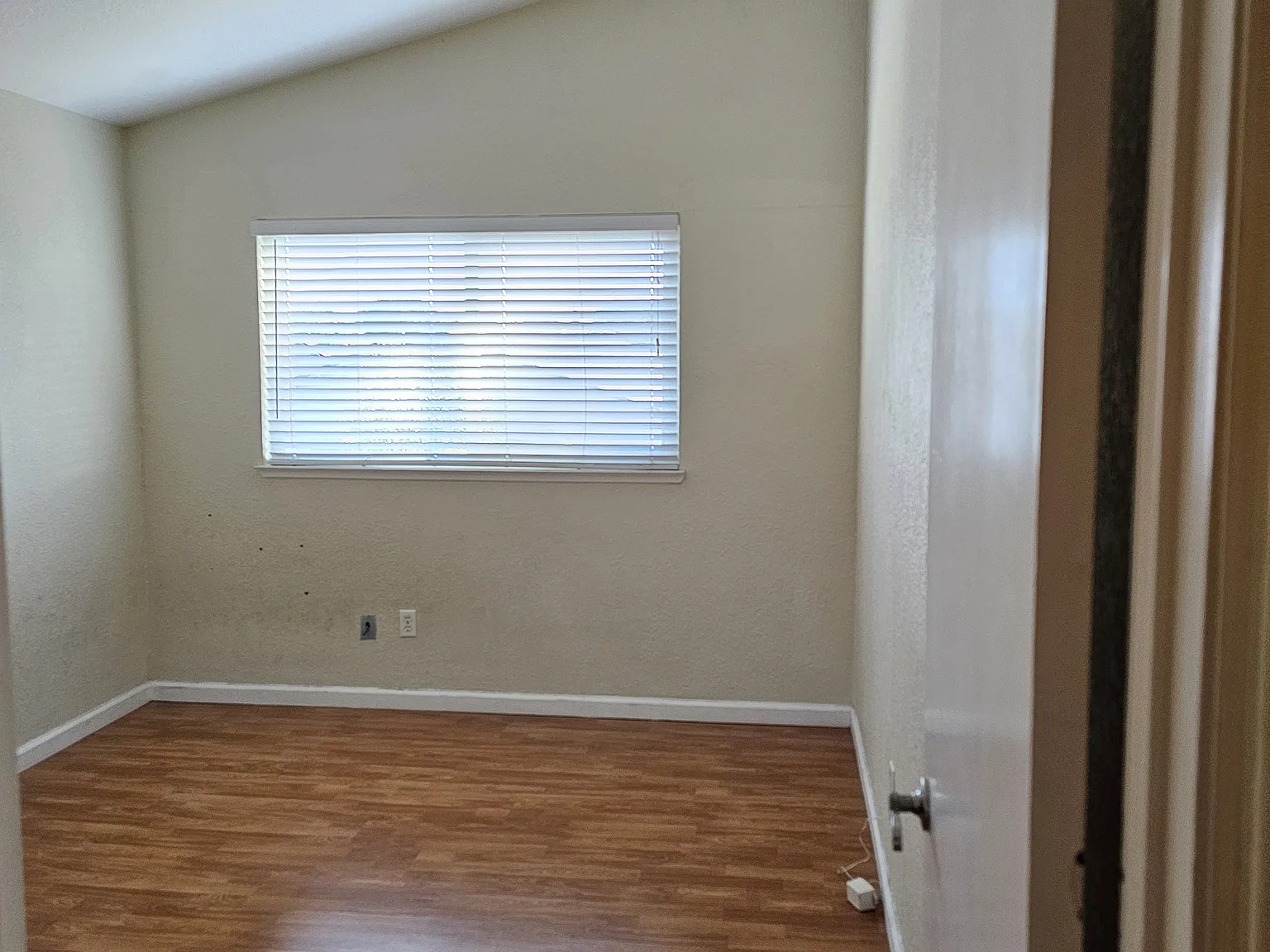4 bed, 2.5 bath, 1600 sqft, $2,400 — Photo 2