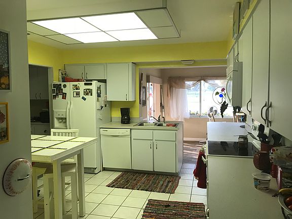 3rd image of 22450 Olean Blvd