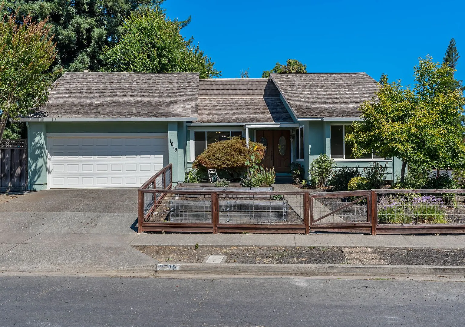 Browns Valley 3 Bed 2 Bath Home — Photo 2