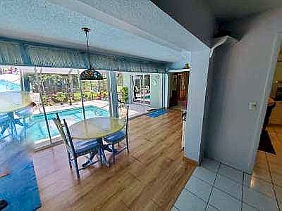 3rd image of 937 E Kathy Ct