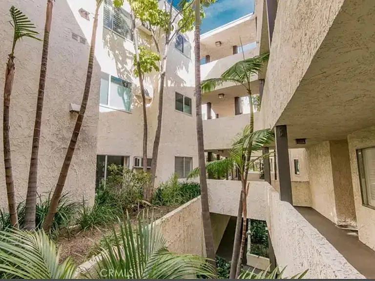 8400 De Longpre Ave #0 — Photo 26