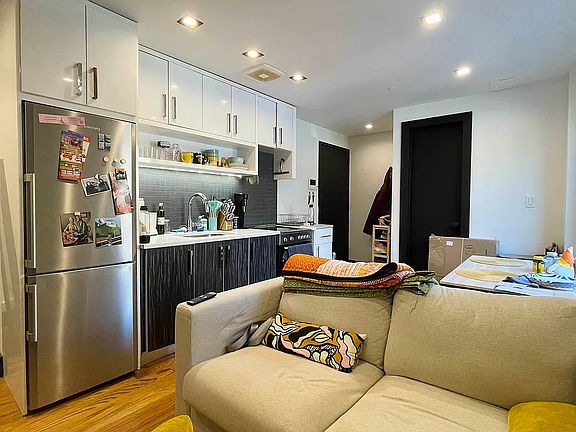 5th image of 242 Parkside Ave #2E