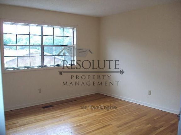 5th image of 400 Davie Rd APT 3