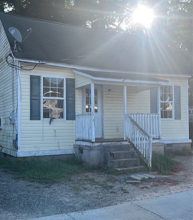 306 Cokesbury St, Greenwood, SC 29649 Zillow