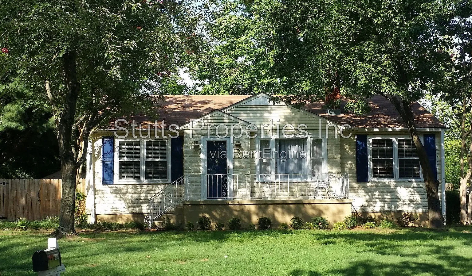 3 bed, 1.0 bath, 1200 sqft, $1,195 — Photo 1