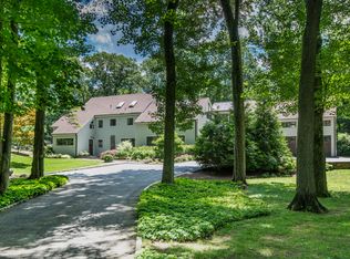 116 Round Hill Rd, Armonk, NY 10504