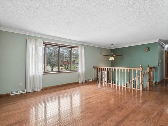 5th image of 2744 Meadow Wood Dr