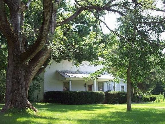 2nd image of 160 Doyle Ave