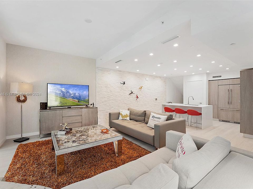1st image of 455 NE 39th St #308