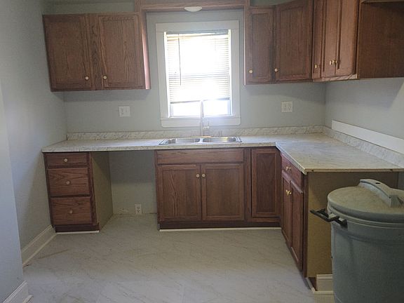5th image of 503 Goldsborough St