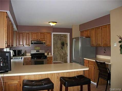 4th image of 3926 Loch Dr