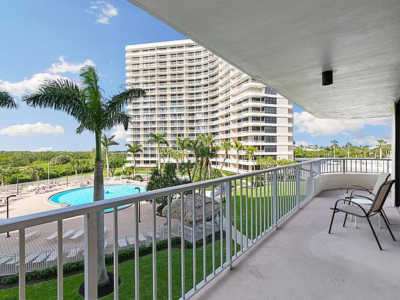3rd image of 380 Seaview Ct APT 303
