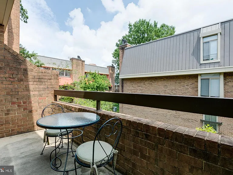 1619 S Hayes St — Photo 27