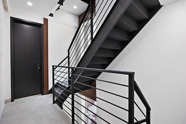 Rented by Safdie Realty Group | media 34