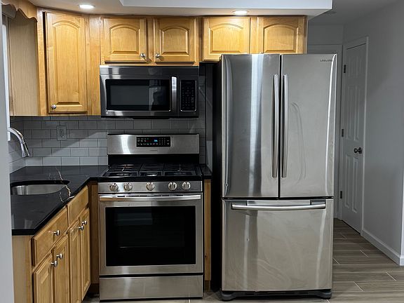2nd image of 80 Mulberry Ave Floor 2