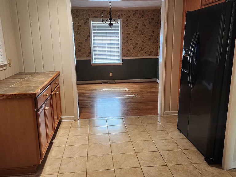 from kitchen to diningroom