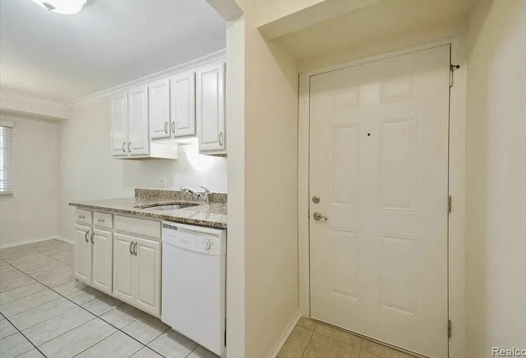 2 bed, 1.5 bath, 1000 sqft, $1,400 — Photo 2