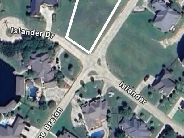 227 Islander Dr, Slidell, LA 70458