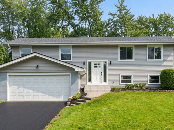 1075 Lancaster Ct, Hoffman Estates, IL 60169