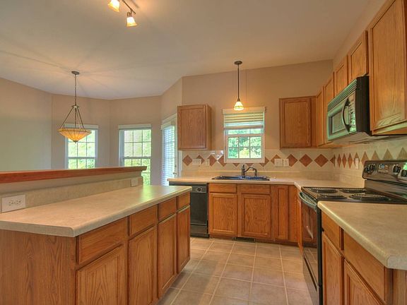 Kitcen is spacious with sep breakfast nook