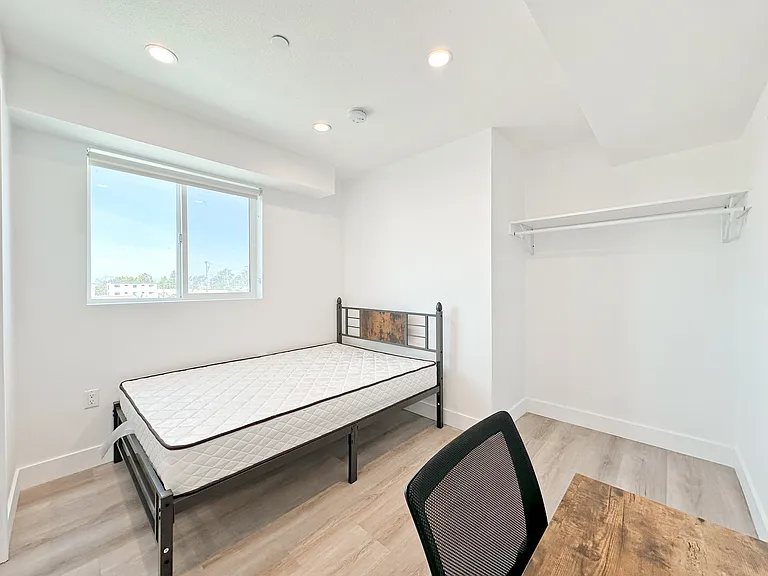 TL 1361 W 35th St — Photo 14