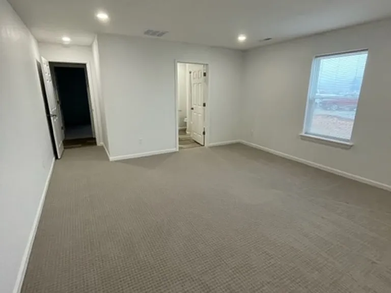 433 James Dr — Photo 16