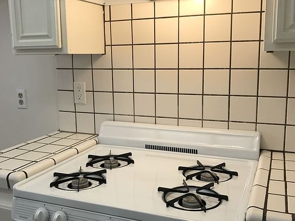 5th image of 498 W 13th St APT 111