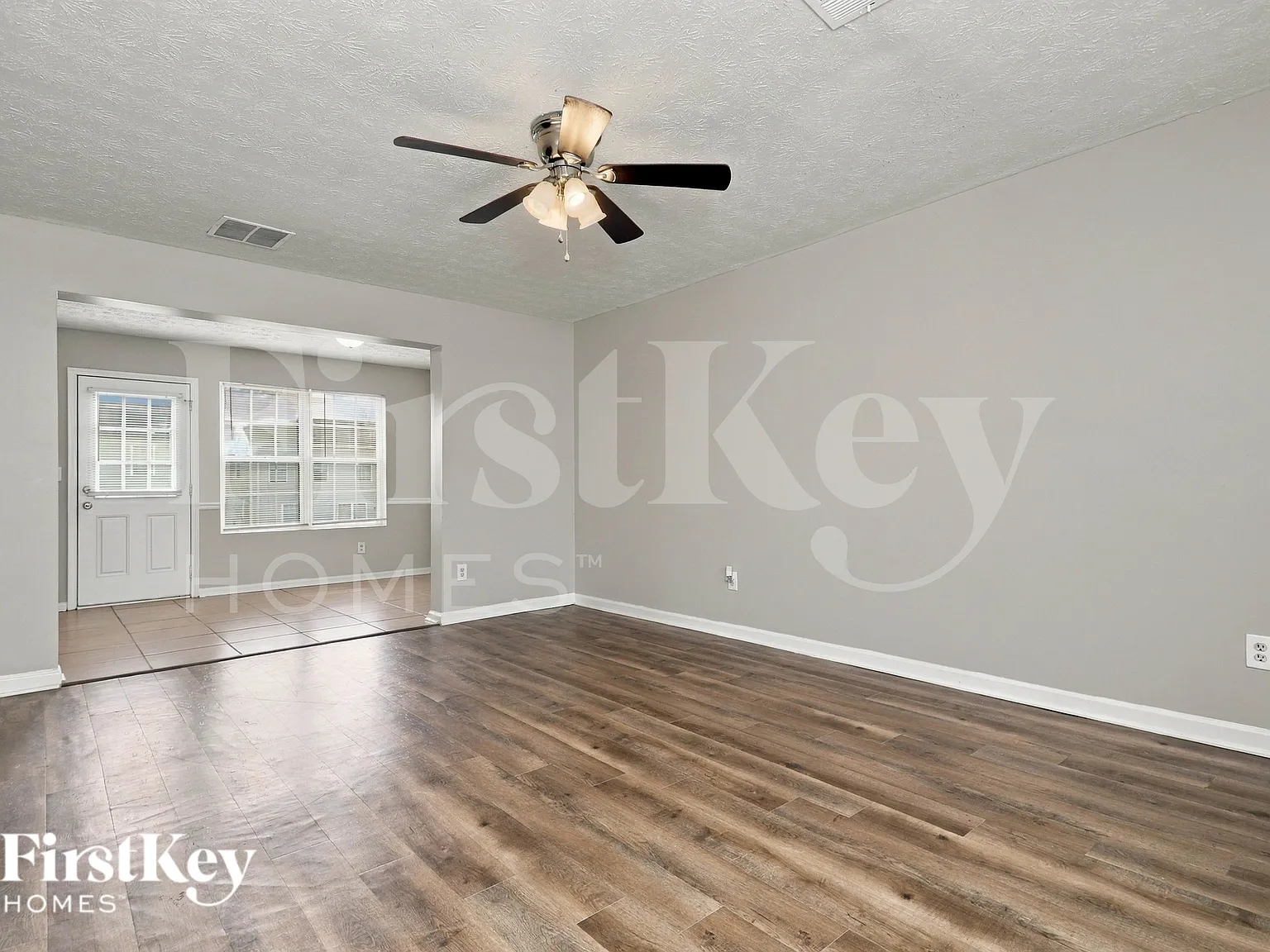 3 bed, 2.5 bath, 1302 sqft, $1,560 — Photo 3